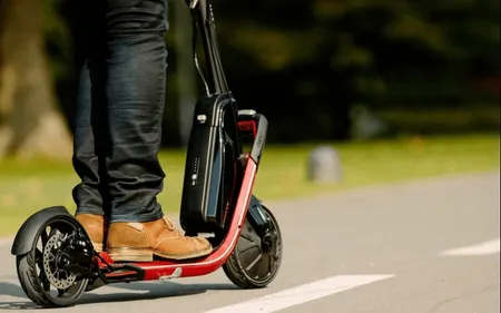 Ivre sur sa trottinette