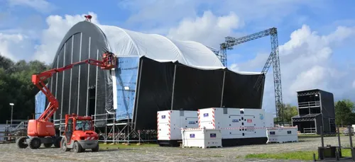 J-2 avant Still A Live à Charleville-Mézières