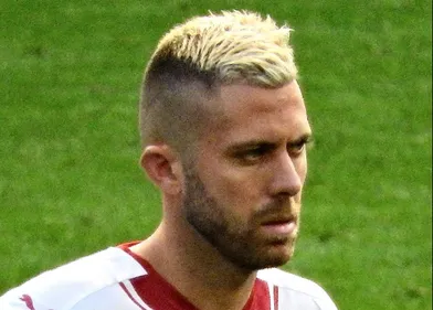 UN COUPLE DE CELEBRITE FRANCAISE REMET LE COUVERT