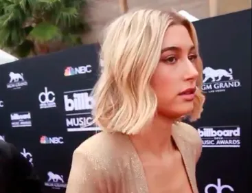 NOUVEAU TATOUAGE POUR HAILEY BIEBER