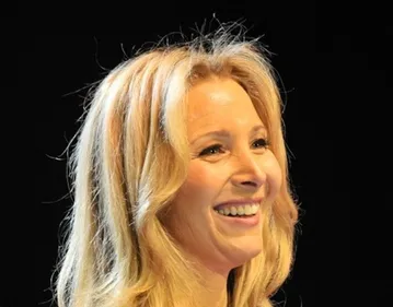 LISA KUDROW (PHOEBE FRIENDS) DONNE DES INFOS SUR LE RETOUR DE LA SÉRIE