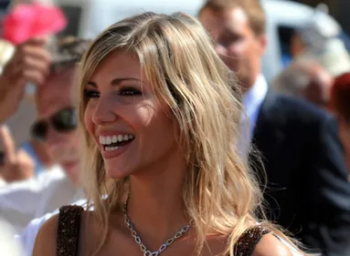 UNE EX MISS FRANCE SUR TINDER