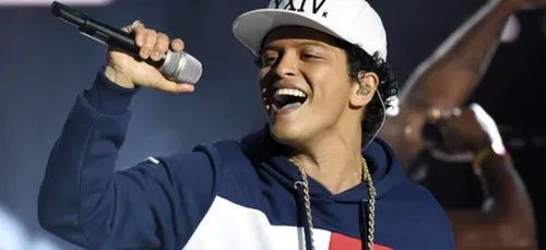 Bruno Mars : l'actrice Zendaya se déshabille pour lui dans "Versace...