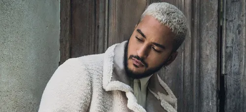 Slimane : le chanteur se confie sur son enfance et fond en larmes...