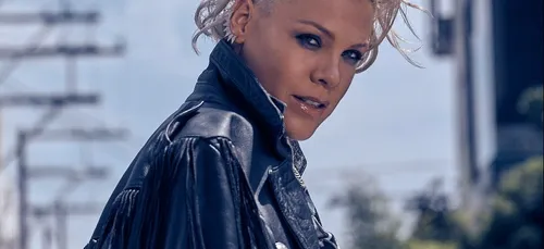 Pink : jugée trop "vieille" par un troll, elle répond de la...