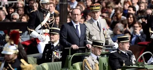 VID�?OS Fête nationale du 14 juillet: François Hollande sifflé 