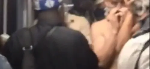 PARIS : le gaz de la CRS bloque un métro entre deux stations (...