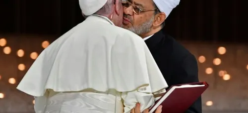 Al-Azhar et le Vatican signent un document commun pour lutter...