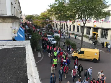 Du monde dans la rue contre la réforme du code du travail
