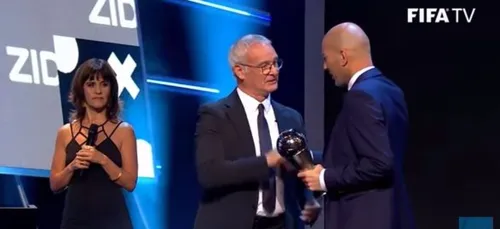 L'accolade entre Zizou et Claudio Ranieri à Londres
