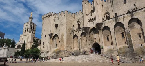 Avignon : le porte du masque obligatoire dans le centre-ville
