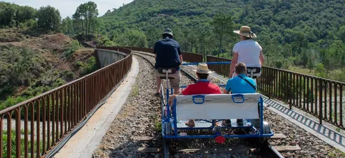 Insolite : découvrir les Cévennes avec le vélorail