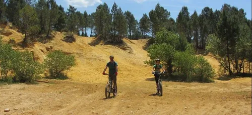 Insolite : découvrir les ocres de Mormoiron à trottinette électrique