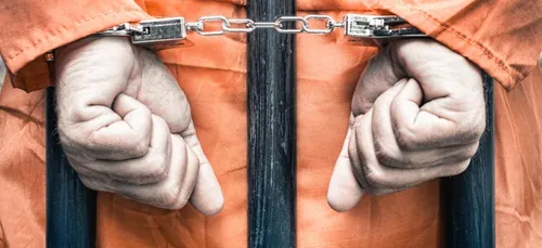 Un détenu a mis plusieurs gardiennes de prison enceintes !