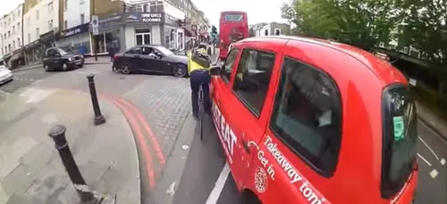 Cette vidéo d'accident entre un taxi et un cycliste divise...