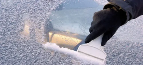 Comment dégivrer facilement sa voiture ? (vidéo)
