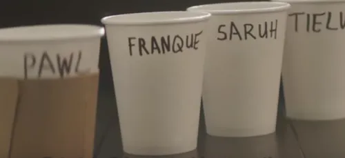 Pourquoi vos noms sont toujours mal écrits chez Starbucks ? (vidéo)