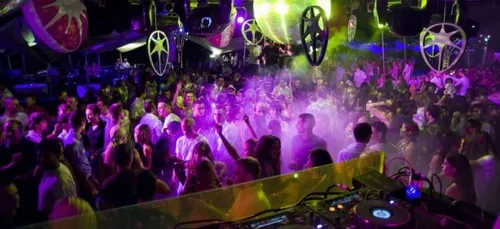 Il se fait piéger par le club dans lequel il a trompé sa petite...