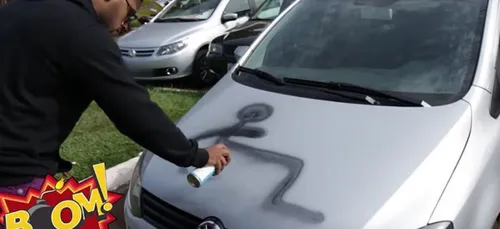 Brésil : il tague les voitures garées sur une place handicapée (vidéo)