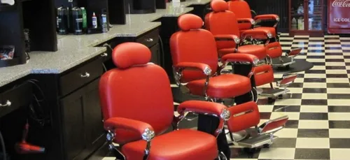 Elle tente de tuer son coiffeur parce que ce dernier a raté la...