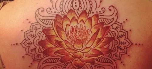 Cette vidéo pourrait en dégoûter plus d'un des tatouages (vidéo)