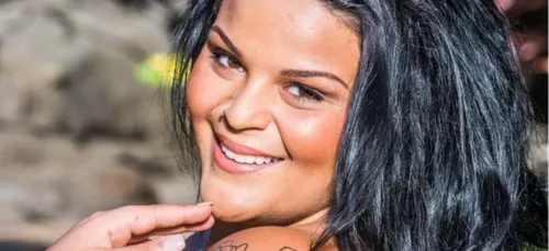 Sarah Fraisou  : pourquoi  a-t-elle pris la place de Mélanie Da...