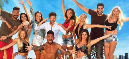 Les Marseillais se livrent sur leur expérience en camp naturiste...