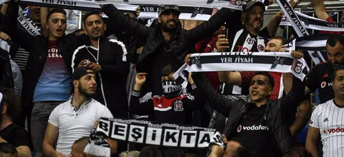 Les supporters du Besiktas Istanbul tuent le game en fêtant le...