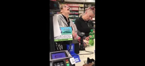 USA : complètement stone, ces deux caissières se font filmer par un...