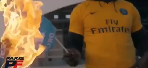 «Marseille ça pue et c'est sale» : Quarteron brûle un drapeau de...