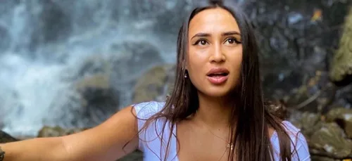 Astrid Nelsia aurait balancé la chute de Cayden à la presse !