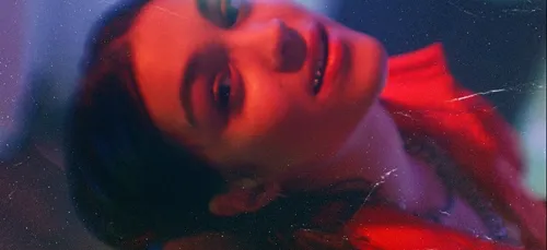 Myra dévoile « Sur l'écran » son nouveau clip !