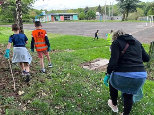 Opération nettoyage de Printemps à Thiron-Gardais