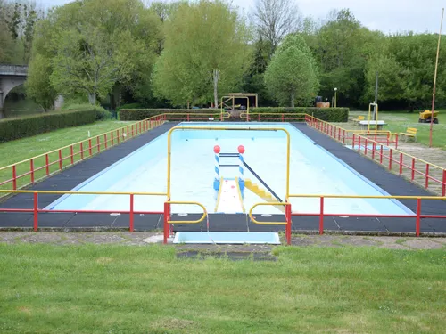 🔊 Noyé sous les inondations, cette piscine reprend vie avant l'été