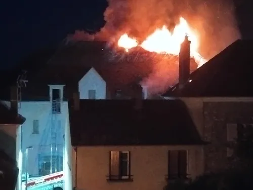 Incendie à Epernon : 12 appartements sinistrés et 19 habitants évacués