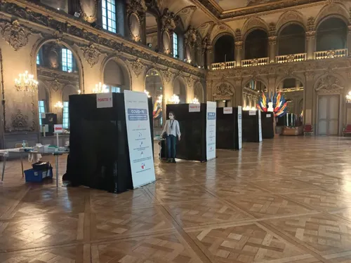Covid-19 : l’hôtel de ville de Nancy passe en mode centre de...