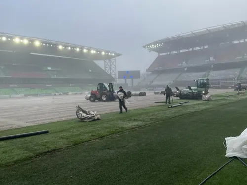 Football : la nouvelle pelouse de Saint-Symphorien est là !
