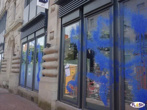 Une action d’Extinction Rebellion contre la Banque Populaire