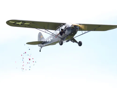 Des messages de paix largués dans le ciel de Le Quesnoy