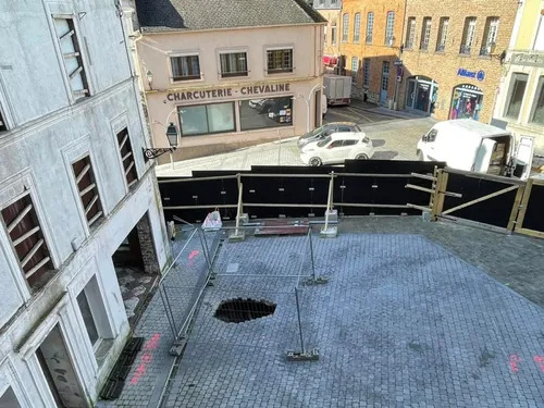 Vervins : la formation d’un important trou devant la mairie