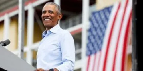 Barack Obama enflamme les réseaux avec un panier à 3 points tout en...