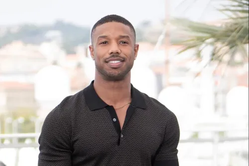 Michael B. Jordan élu « Homme le plus sexy de 2020 » par le...