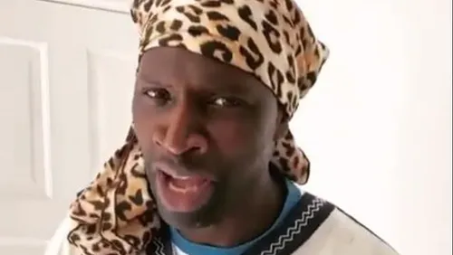 Omar Sy parodie Aya Nakamura avec son personnage culte Doudou du SAV