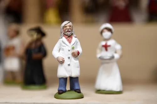 Des santons de Noël à l’effigie du Professeur Didier Raoult...