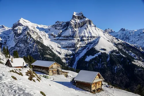En Suisse, 200 vacanciers britanniques en quarantaine s’enfuient en...