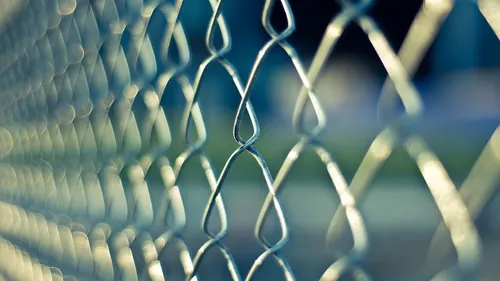 Un homme en cavale demande aux gendarmes de le ramener en prison à...
