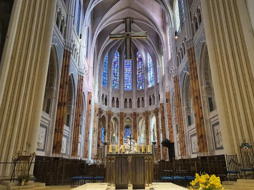 La cathédrale de Chartres rend hommage au pape François