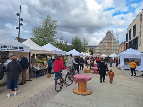 Un marché Je Croqu'Eurélien à Lèves