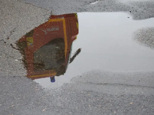 Un utilitaire et un véhicule se heurtent sur la D15