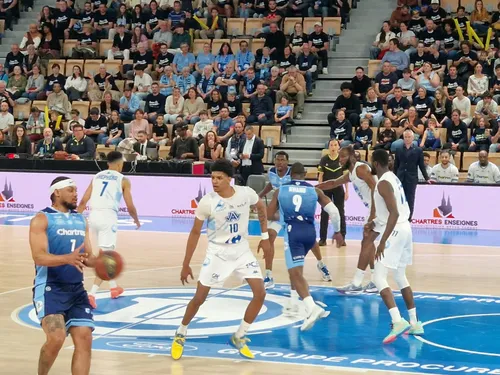 Chartres dans la groupe A avec Tarbes, Vitré, ou mes Sables-d'Olonne